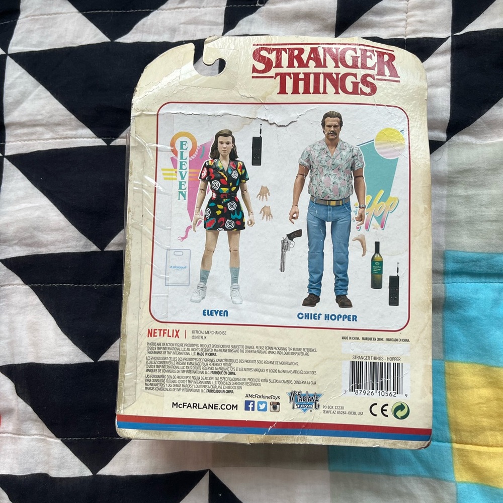 Stranger Things Chief Hopper action figure - Picture 2 of 2